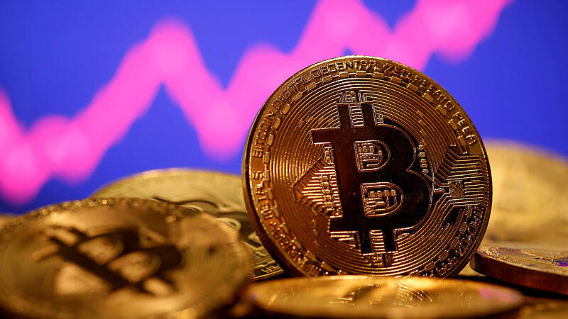 FILE PHOTO: FILE PHOTO: A representation of virtual currency Bitcoin is seen in front of a stock graph in this illustration taken