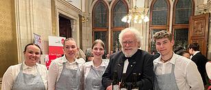 Tourismusschülerservierten im Wiener Rathaus