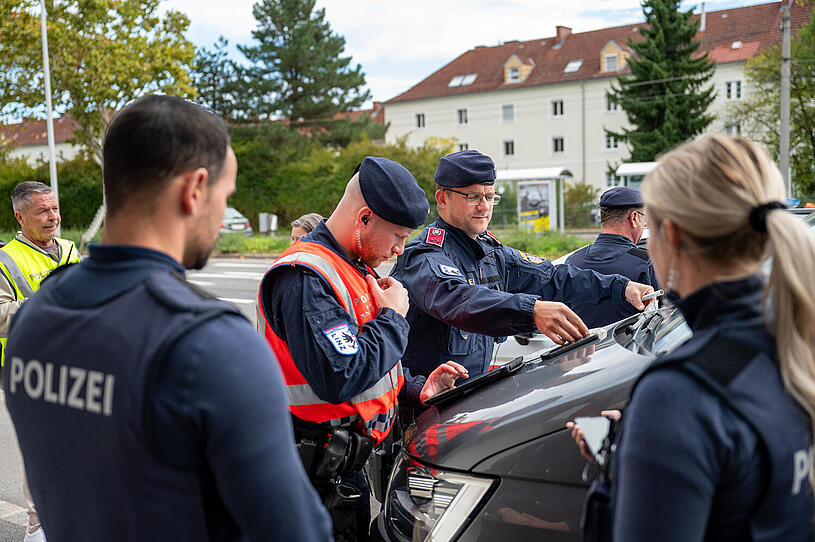 Großfahndung nach bewaffneten Banküberfall in Linz