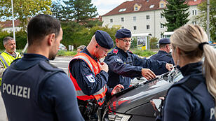 Großfahndung nach bewaffneten Banküberfall in Linz