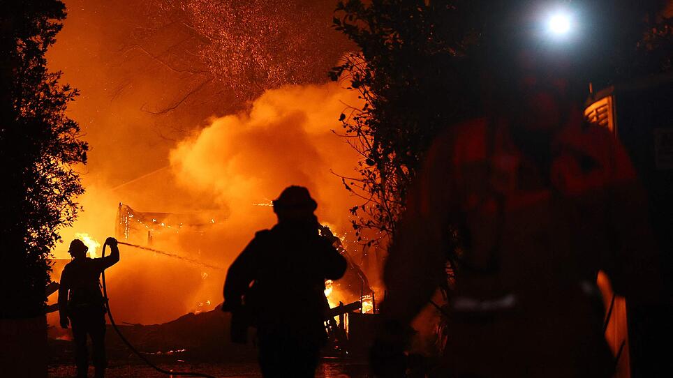 Feuerinferno bei Los Angeles: Brände breiten sich weiter aus