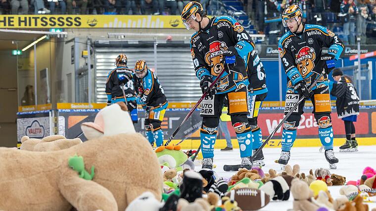 Linzer feierten Teddy-Bear-Toss mit 5:2-Sieg über Bozen