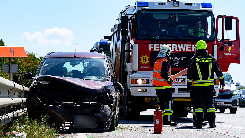 Verkehrsunfall auf der A1 - Vier Verletzte und erhebliche Verkehrsbehinderungen