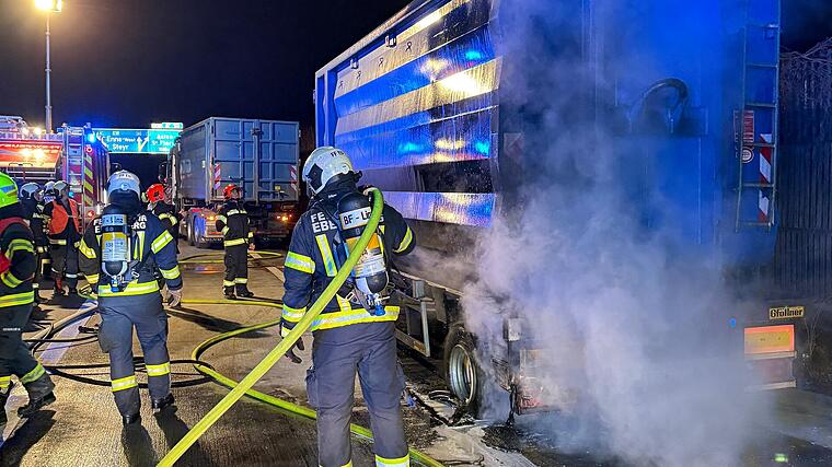 Brand eines LKW-Anhängers auf der A1 rasch unter Kontrolle gebracht