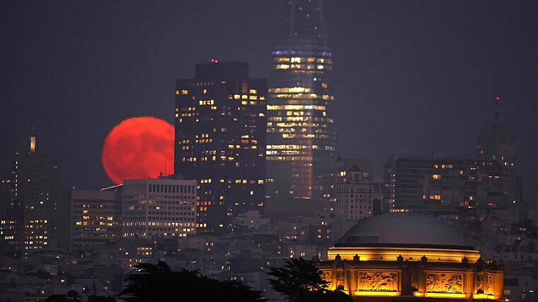 "Blauer" Supermond: Spektakuläres Phänomen War Am Himmel Zu Sehen ...