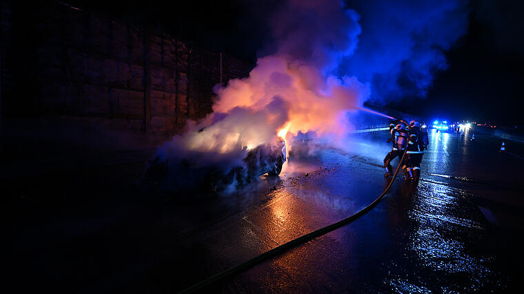 PKW-Brand auf der A1 Westautobahn führt zu Verzögerungen