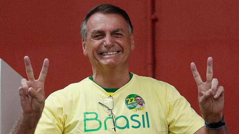 TOPSHOT-BRAZIL-ELECTION-RUNOFF-BOLSONARO