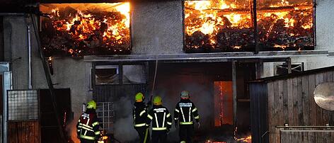 Blitze sollen zwei Großbrände ausgelöst haben