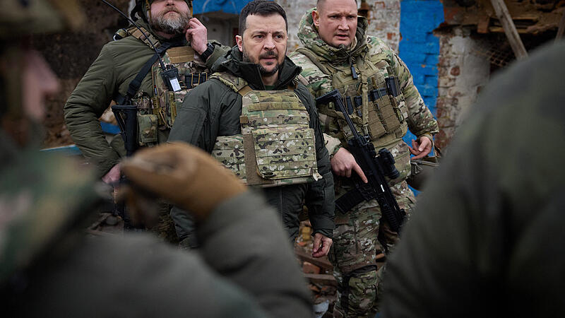 Ukraine: Selenskyj baut die Militärführung weiter um