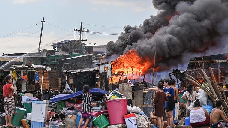 Großbrand in Armenviertel von Manila