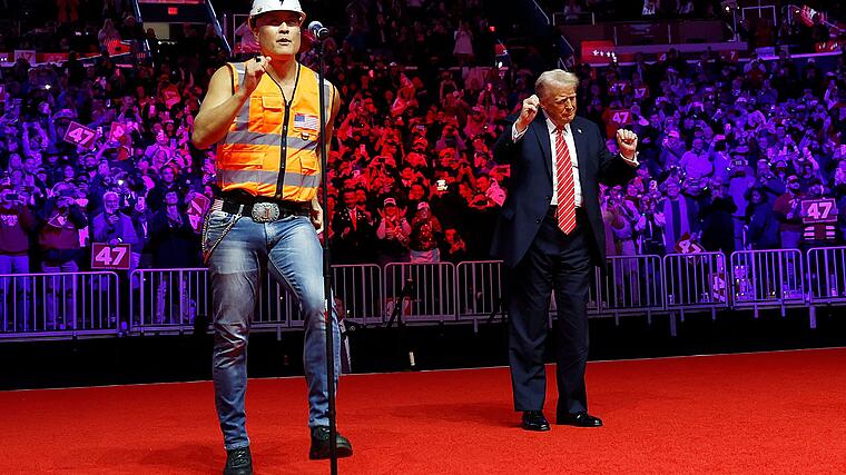 "Y.M.C.A.": Hier tanzt Donald Trump mit Village People