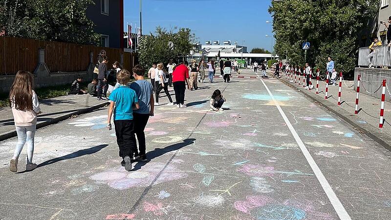 Wenn der Verkehr ausgebremst wird: Mehr Sicherheit durch 1. Schulstraße