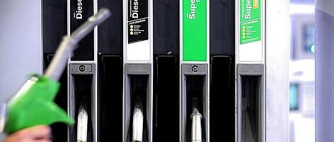 Diesel Super Benzin Zapfsäule Tankstelle