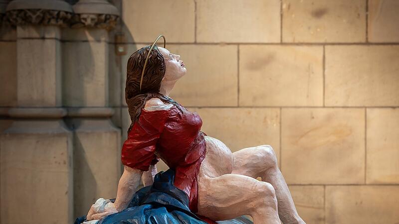 Marienskulptur von Esther Strauss im Linzer Dom