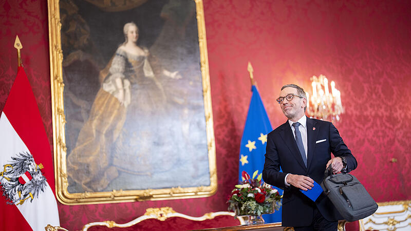 Stille Post in der Hofburg: Parteichefs erstatteten Van der Bellen Bericht