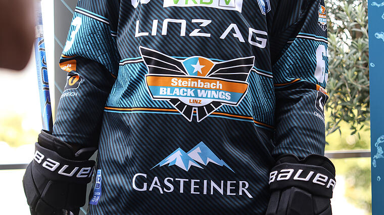 Black Wings Linz unveil new home jersey