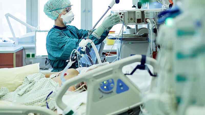 foto: volker weihbold corona covid 19 intensivstation intensivpatient krankenhaus spital