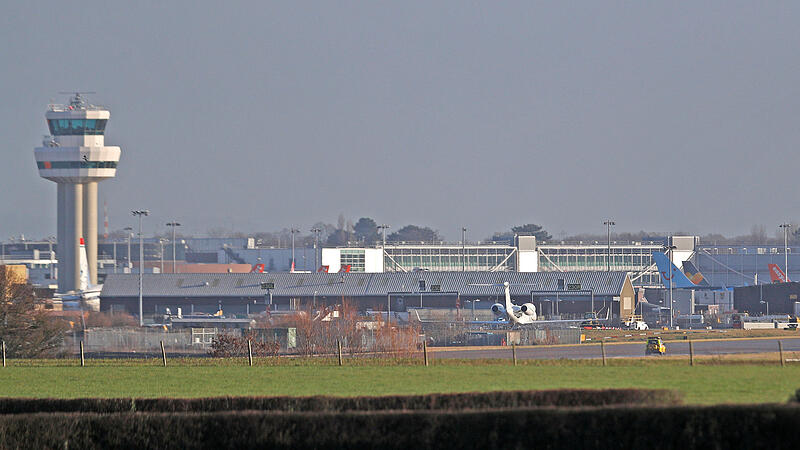 Londoner Flughafen: Wegen Drohnen gesperrt