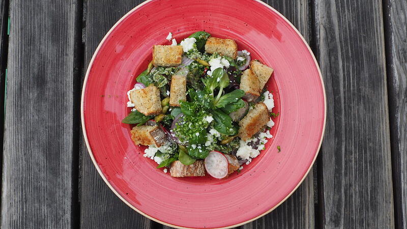 Sommerlicher Brotsalat