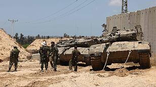 Am Dienstagvormittag rückten israelische Panzer im Süden des Gazastreifens vor.