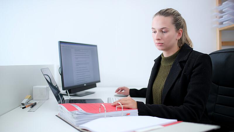 Frau Arbeit Büro