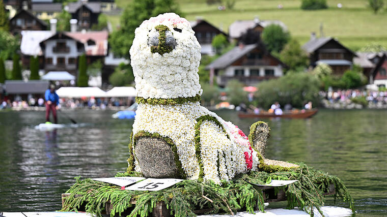 Eindrucksvolle Figuren beim Narzissenfest im Ausseerland