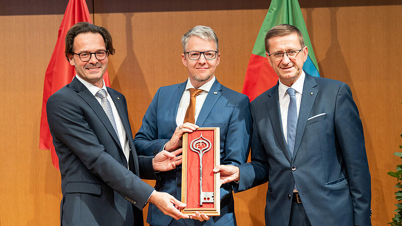 Schlüsselübergabe an der FH Wels: Froschauer folgt als Dekan auf Rabl