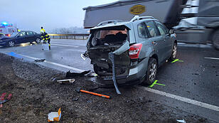 Drei beschädigte Autos bei Verkehrsunfall auf der B309 in Enns