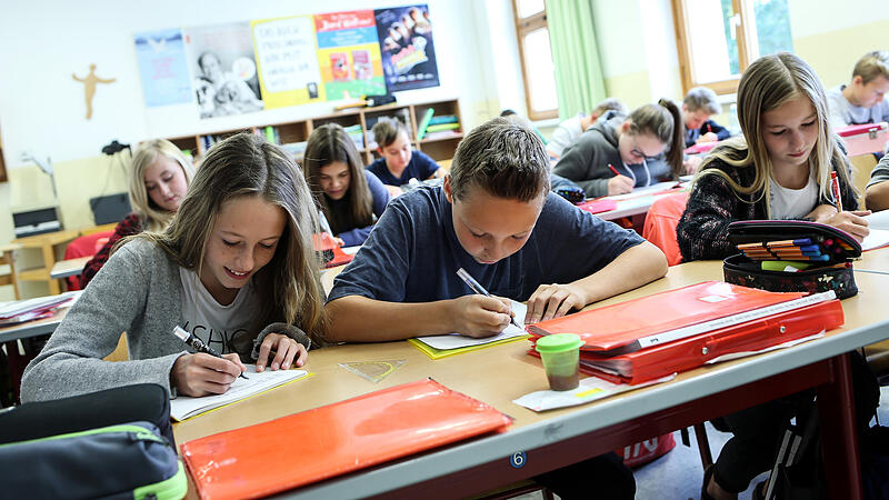 Landtag beschließt Dienstpostenplan: 15.000 Lehrer für 130.000 Schüler