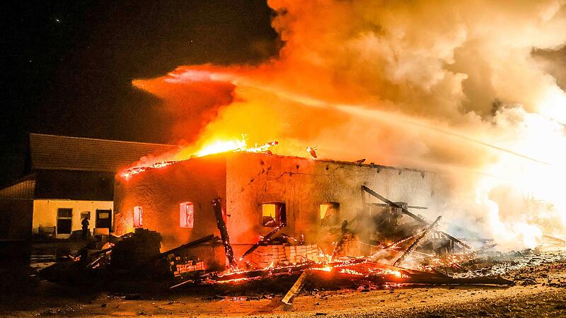 AUT, Unterwegs in Oberösterreich, BRAND GEBÄUDE, ALARMSTUFE 2