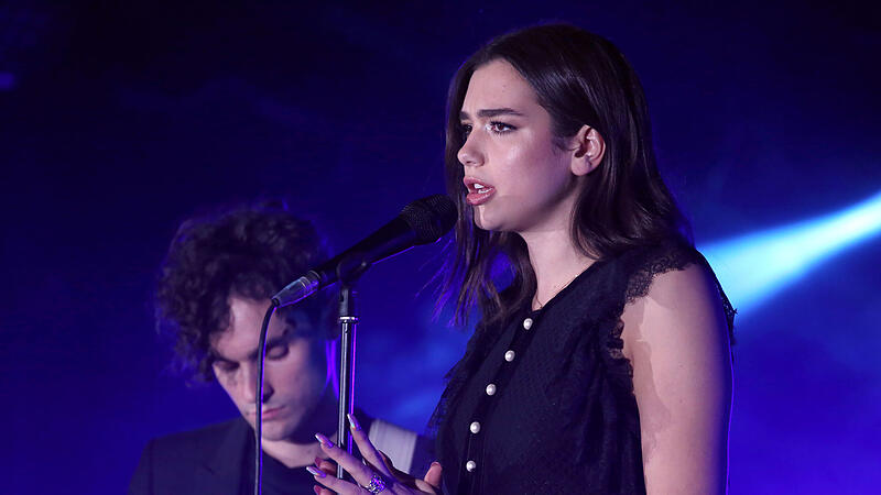 Die britisch-albanische Sängerin Dua Lipa machte erste Bühnenerfahrungen via Liveurope