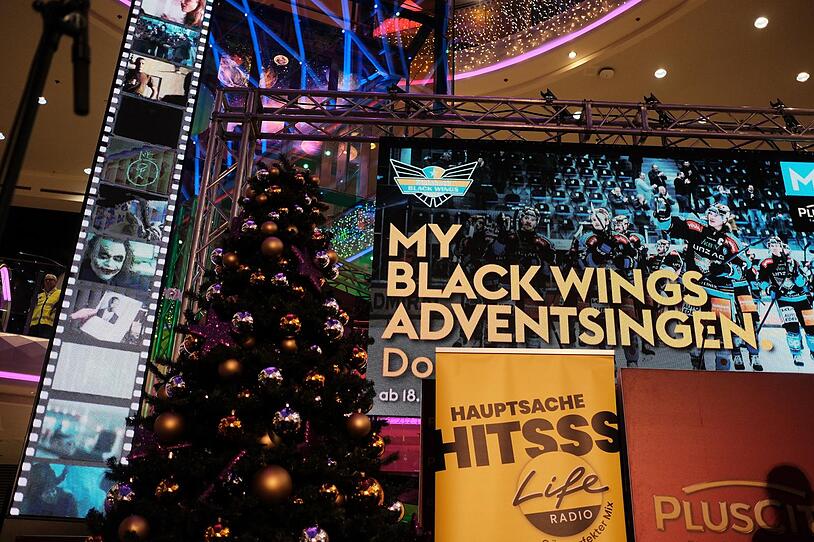 Adventsingen der Black Wings in der Plus City