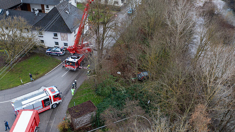 Fahrzeugbergung nach Verkehrsunfall an der Ager