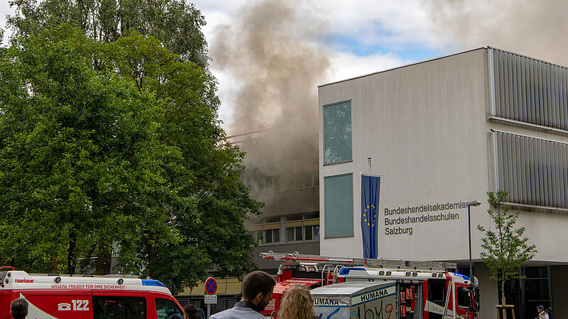 SALZBURG: SCHULE SEIT MITTAG IN FLAMMEN