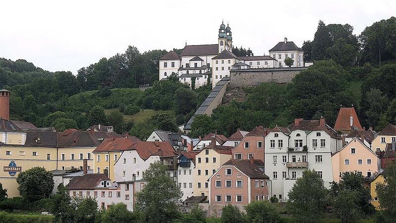 Witwe gibt entwendete Statue an Kirche zurück