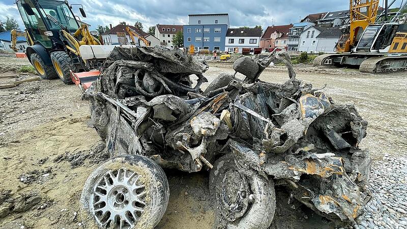Auto acht Jahre nach Flutkatastrophe bei Bauarbeiten ausgegraben