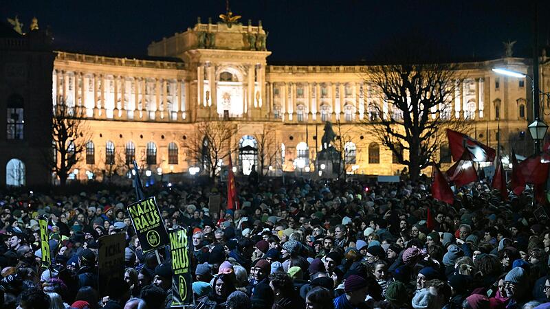 Tausende demonstrierten in Wien gegen FP-Regierungsbeteiligung