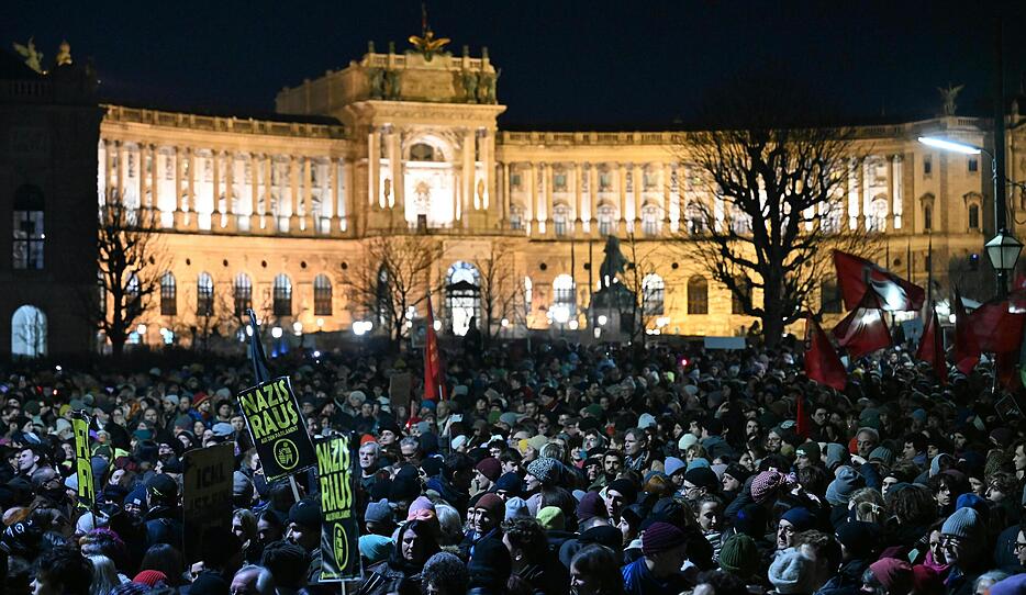 Tausende demonstrierten in Wien gegen FP-Regierungsbeteiligung