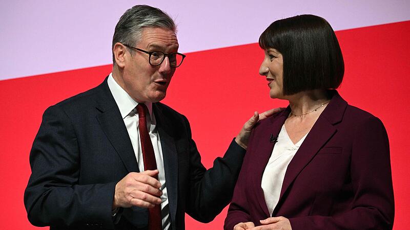 Keir Starmer und Finanzministerin Rachel Reeves auf  dem Labour-Parteitag in Liverpool